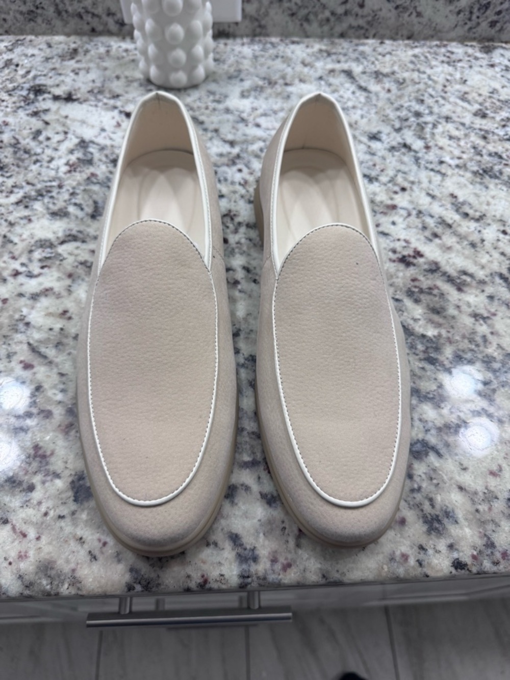 Source Unknown Men's Cream Slip-On Loafers